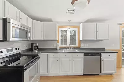 20 Jennifer Ln, Peabody, MA 01960 - Photo 2