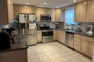 60 Greenleaf Cir, Framingham, MA 01701 - Photo 4