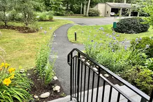 152 Chestnut Cir, Lincoln, MA 01773 - Photo 2