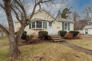 24 Laurel Ave, Wilmington, MA 01887 - Photo 2