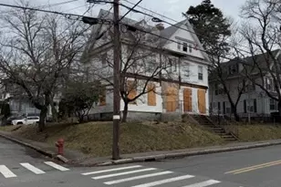 337 Beacon St, Lowell, MA 01850 - Photo 2