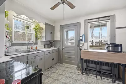 18 E Cleveland St, Greenfield, MA 01301 - Photo 6