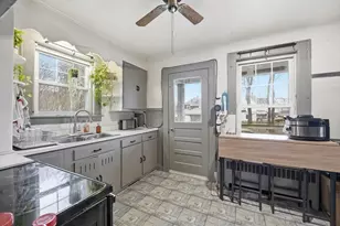 18 E Cleveland St, Greenfield, MA 01301 - Photo 6