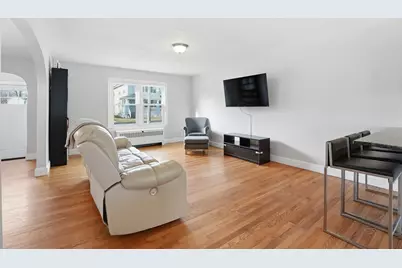 38 White St, Chicopee, MA 01013 - Photo 6