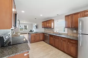 38 White St, Chicopee, MA 01013 - Photo 10