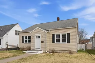 38 White St, Chicopee, MA 01013 - Photo 2