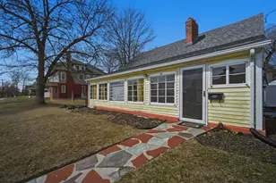 77 Locust St, Holyoke, MA 01040 - Photo 4