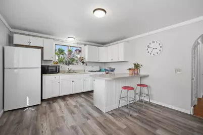 77 Locust Street, Holyoke, MA 01040 - Photo 8