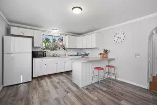 77 Locust St, Holyoke, MA 01040 - Photo 8