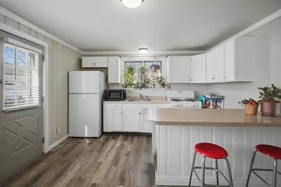 77 Locust Street, Holyoke, MA 01040 - Photo 14