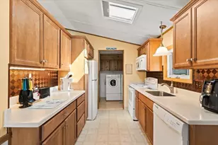 27 Castle Rd, Attleboro, MA 02703 - Photo 8