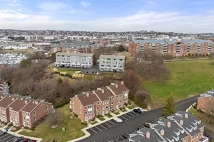 33 Breakwater Dr, Chelsea, MA 02150 - Photo 20