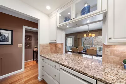 33 Breakwater Dr #33, Chelsea, MA 02150 - Photo 10