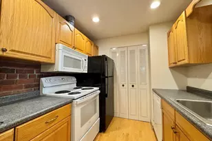 25 Greentree Ln, Weymouth, MA 02190 - Photo 2