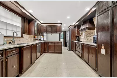 515 Upham St, Melrose, MA 02176 - Photo 6