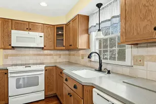 401 Forest Park Dr, Auburn, MA 01501 - Photo 10