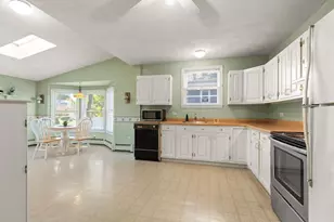 35 Roosevelt St, Maynard, MA 01754 - Photo 16