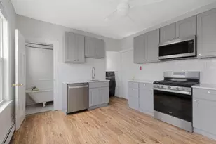 26 Plymouth, Cambridge, MA 02141 - Photo 2