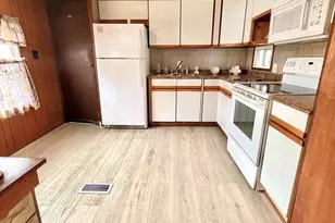 70 Shumway St, Springfield, MA 01119 - Photo 2