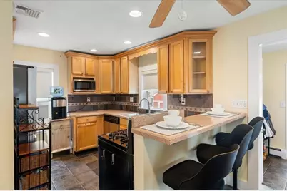 28 Everett St, Woburn, MA 01801 - Photo 6