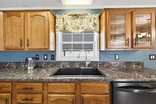 141 Sunrise Ln, Chicopee, MA 01020 - Photo 18