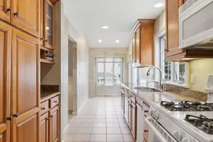3901 Knightsbridge Close, Worcester, MA 01609 - Photo 8