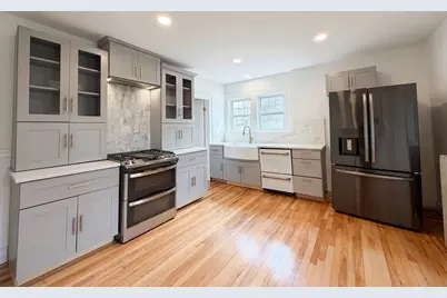 10 Perrot St, Worcester, MA 01602 - Photo 2