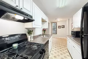 2 Shrewsbury Green Dr, Shrewsbury, MA 01545 - Photo 12