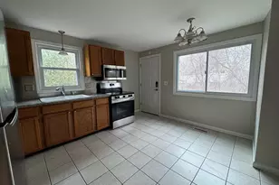 240 Parkerview St, Springfield, MA 01129 - Photo 6