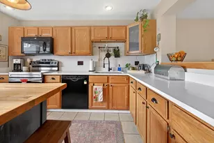 1001 Brookhaven Ln, Woonsocket, RI 02895 - Photo 16