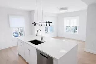 65 L St, Boston, MA 02127 - Photo 2