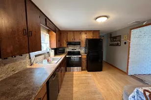 1 Sylvester Dr, Webster, MA 01570 - Photo 4