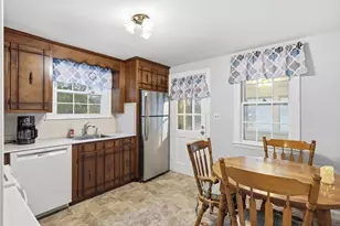 9 Anna St, Chelmsford, MA 01863 - Photo 6