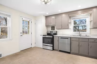 53 Pidgeon Dr, Springfield, MA 01119 - Photo 2