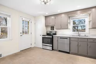 53 Pidgeon Dr, Springfield, MA 01119 - Photo 2