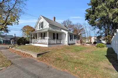 2 Bellevue Ave, Wakefield, MA 01880 - Photo 2