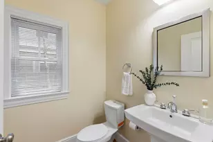38 Courtyard Pl, Lexington, MA 02420 - Photo 10