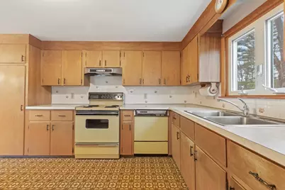 6 Myrtle St, Mendon, MA 01756 - Photo 10