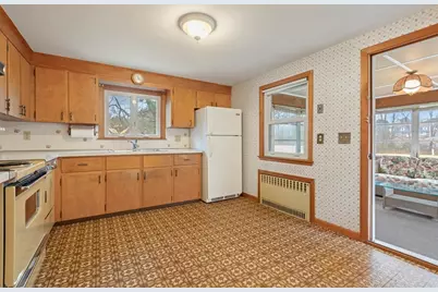 6 Myrtle St, Mendon, MA 01756 - Photo 8