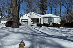 137 Carnavon Cir, Springfield, MA 01109 - Photo 2