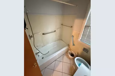 137 Carnavon Cir, Springfield, MA 01109 - Photo 8