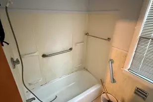 137 Carnavon Cir, Springfield, MA 01109 - Photo 8