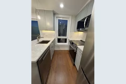 11 Burrill Pl #3, Boston, MA 02127 - Photo 6