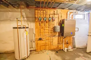 26 Vinson St, Worcester, MA 01605 - Photo 28