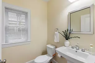 38 Courtyard Pl, Lexington, MA 02420 - Photo 10