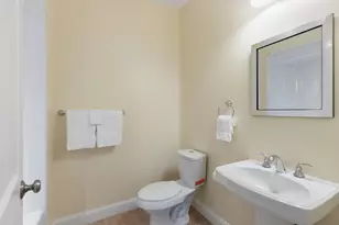 38 Courtyard Pl, Lexington, MA 02420 - Photo 18