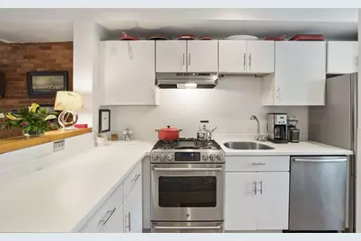 26 Bigelow St #A, Cambridge, MA 02139 - Photo 2