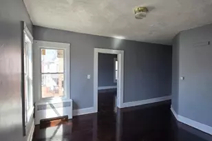 21 Chapel St, Springfield, MA 01109 - Photo 10