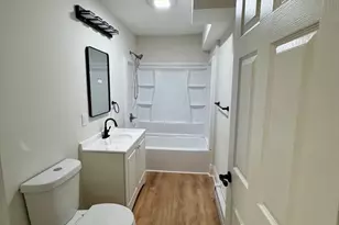 192 Chestnut St, Holyoke, MA 01040 - Photo 22