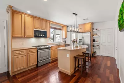 7 Quincy St #7, Watertown, MA 02478 - Photo 4